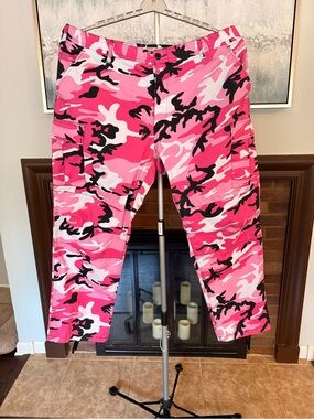 Women’s Plus Size Pink Camo Cargo Pants
